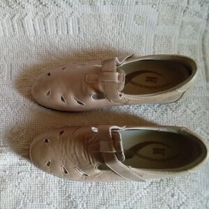 Tan Leather Cutout Loafers